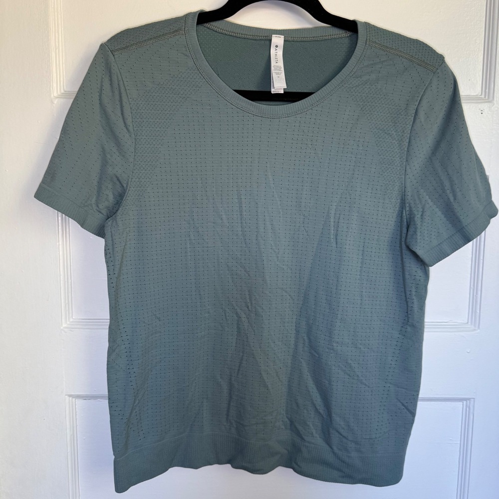 Athleta In Motion Tee Sage Green Seamless Perforated Workout T-Shirt Medium